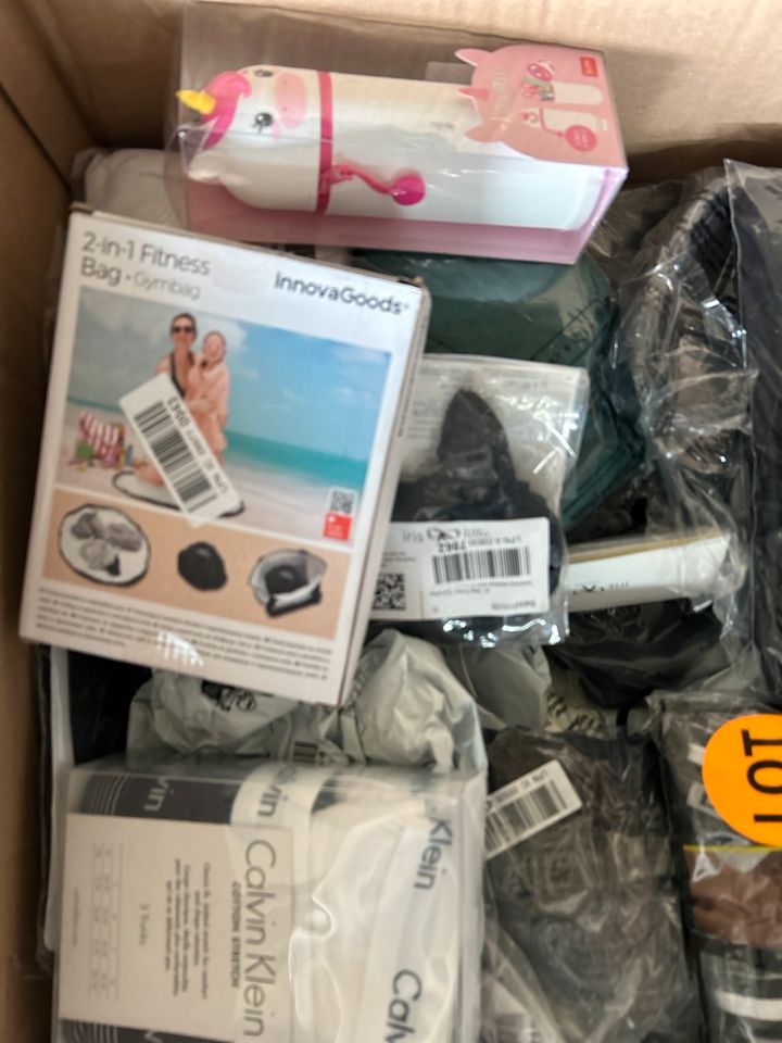 Amazon Retouren XXL Palette/Karton Marken Bekleidung!! UNSORTIERT !!!NR.4 top Marken wie:Triumph, Speedo, Hugo , Adidas, Carhartt, Calvin Klein, Sloggi, Hom, Iris&Lilly, uvm in Bloh