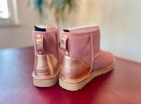 Original UGG Boots Classic Shine Rosé NEU- Größe 40 Hessen - Naumburg  Vorschau