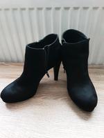 Stiefeletten mit Absatz, schwarz, Gr. 40 Hessen - Tann Vorschau