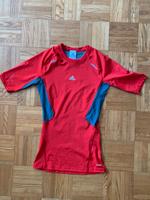 Adidas Trikot, techfit, rot/grau, Größe S, top Zustand Hessen - Karben Vorschau
