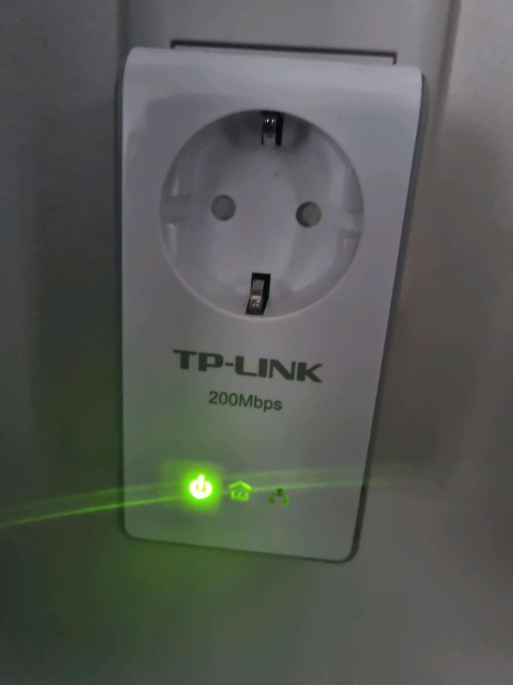 2x TP-Link Powerline Adapter mit AC Pass TL-PA250 (EU) AV200+ in Lohmar