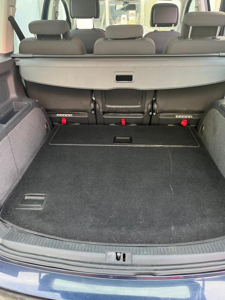 Touran Diesel 1.6 TDI Highline Auto. Selbestparking ,Navi,LED in Freising