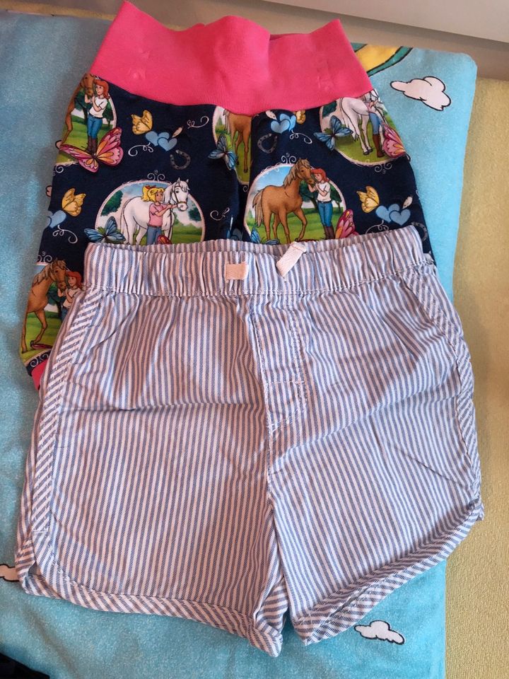 Kinder Hosen Shorts kurz Bibi und Tina handmade H&M 74/80/86 in Wuppertal