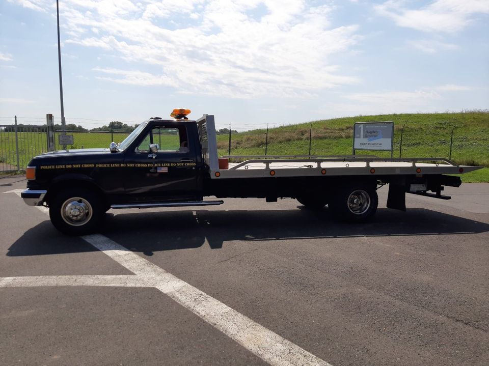 Ford F350 Super Duty Flatbed Rollback Transporter US Cars in Marktbreit