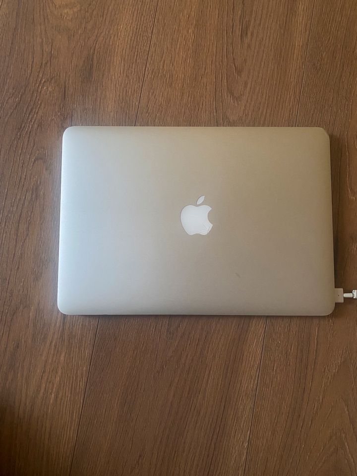 Apple MacBook Pro (Retina 13 Zoll, 2015) 2.7 GHz i5 8GB mit 128GB in Hamburg