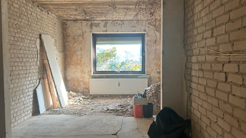 Entkerntes Reihenmittelhaus sucht Handwerker in Flensburg