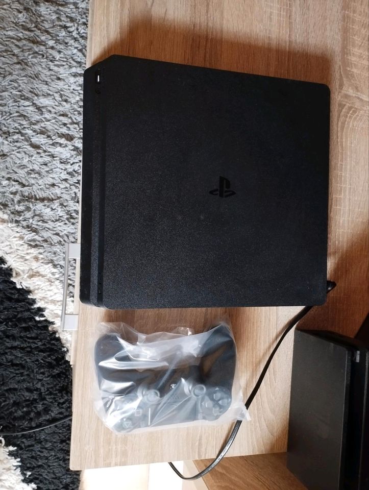 PS 4 Slim (nagelneu) in Hof (Saale)