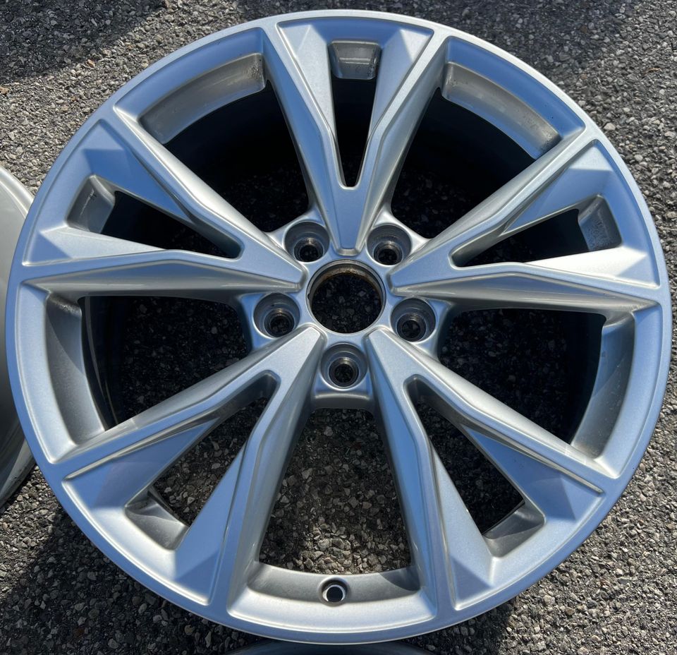 4 ORIGINAL 18" ALUFELGEN FELGEN AUDI Q3 F3 83A601025K 7x18  #1EZI in Bad Tölz