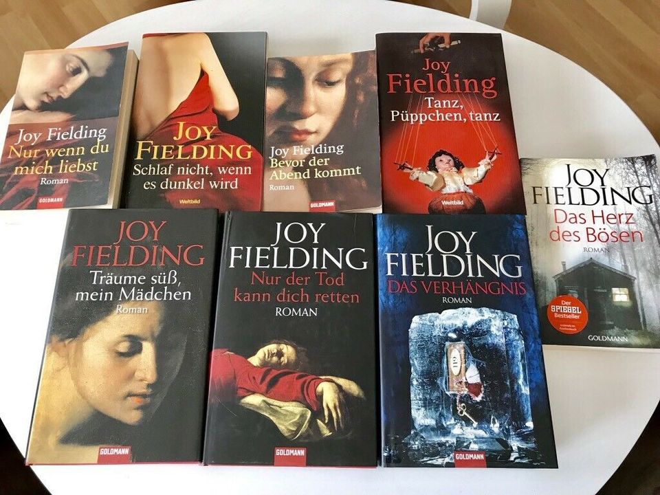 Joy Fielding Bücher Set in Stapelfeld