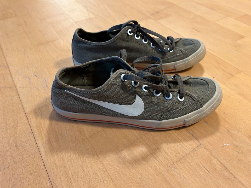 Nike Stoff Sneaker schmal oliv grün / beige Gr. 40,5 selten in Oberhausen