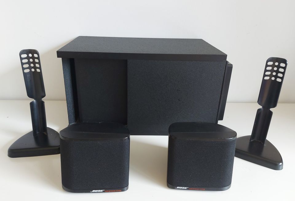 Bose Acoustimass® 3 Series II mit Ständer in Neuss