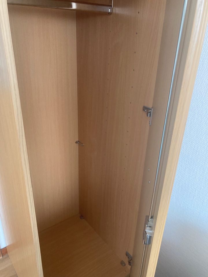 Kleiner Kleiderschrank in Geesthacht