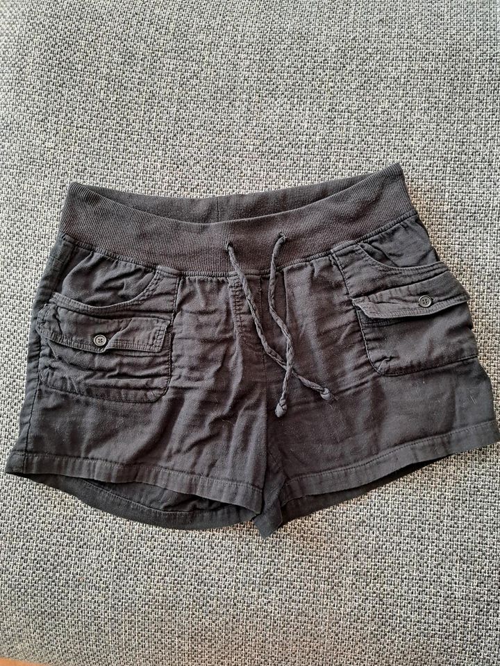 H&M super bequeme Stoff-Shorts Gr. 38 in Bergisch Gladbach