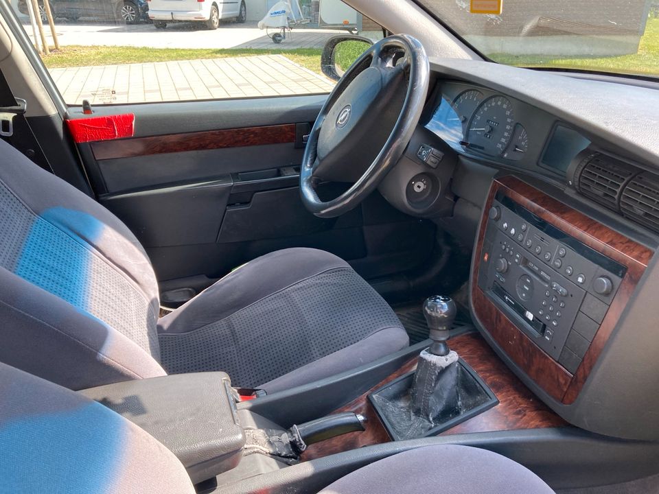 Opel Omega B Caravan 2.2 in Friedrichshafen