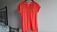 Neues, hellrotes Shirt o. Etikett mit Makramespitze, Gr. S Nordrhein-Westfalen - Brilon Vorschau
