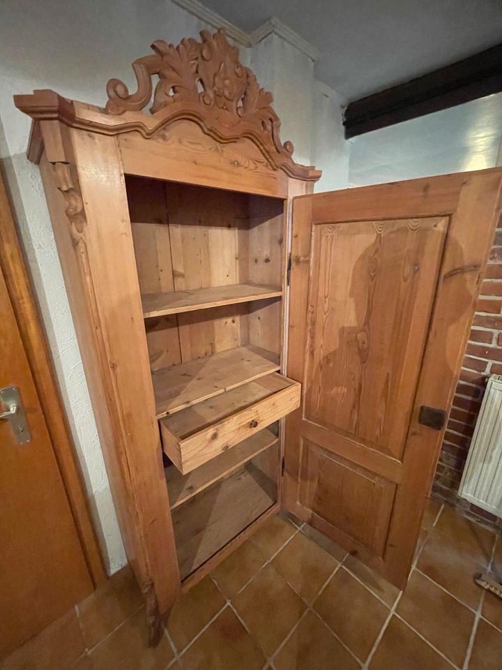 Antiker Weich Holz Schrank (Xanten) in Düsseldorf