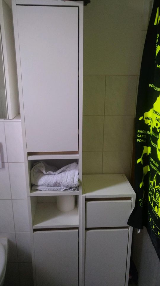 Badmöbel (Spiegelschrank, Waschbeckenunterschrank, zwei Schränke in Neuruppin