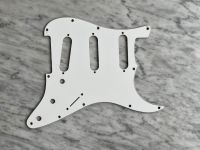 Fender Stratocaster Pickguard - 3-lagig - WHITE / WEISS - WIE NEU Düsseldorf - Stadtmitte Vorschau