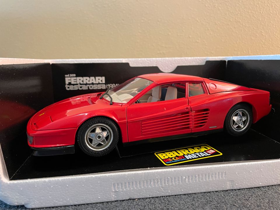 Bburago: Ferrari testarossa (1984) Code Nummer 3019 in OVP, 1:18 in Ebermannstadt