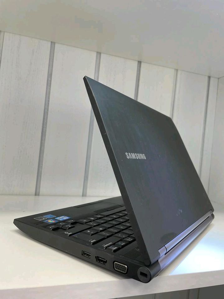 Samsung Serie 4 - 14" Business Notebook in Essen