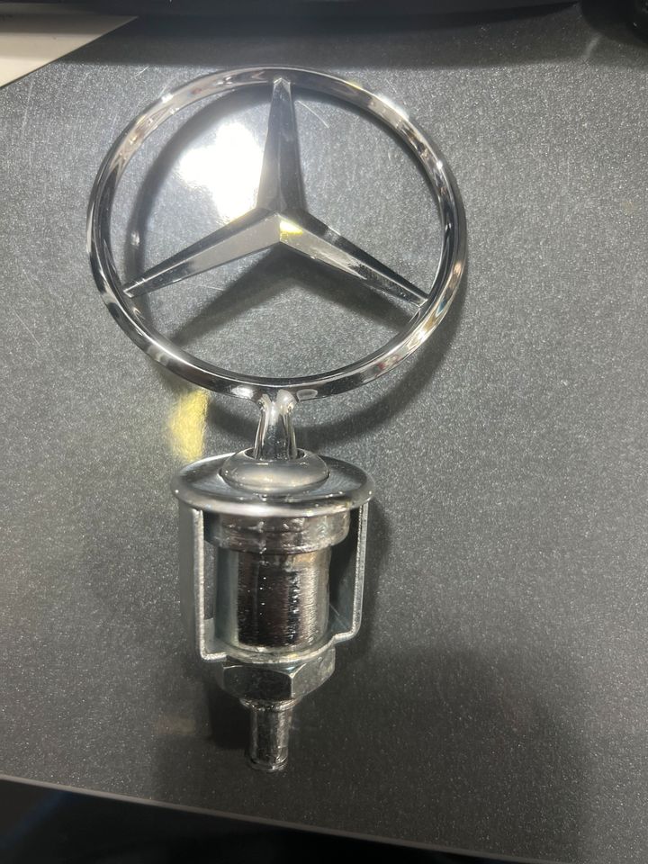 Mercedes Stern Emblem Motorhaube in Mitte - Wedding, Ersatz- &  Reparaturteile