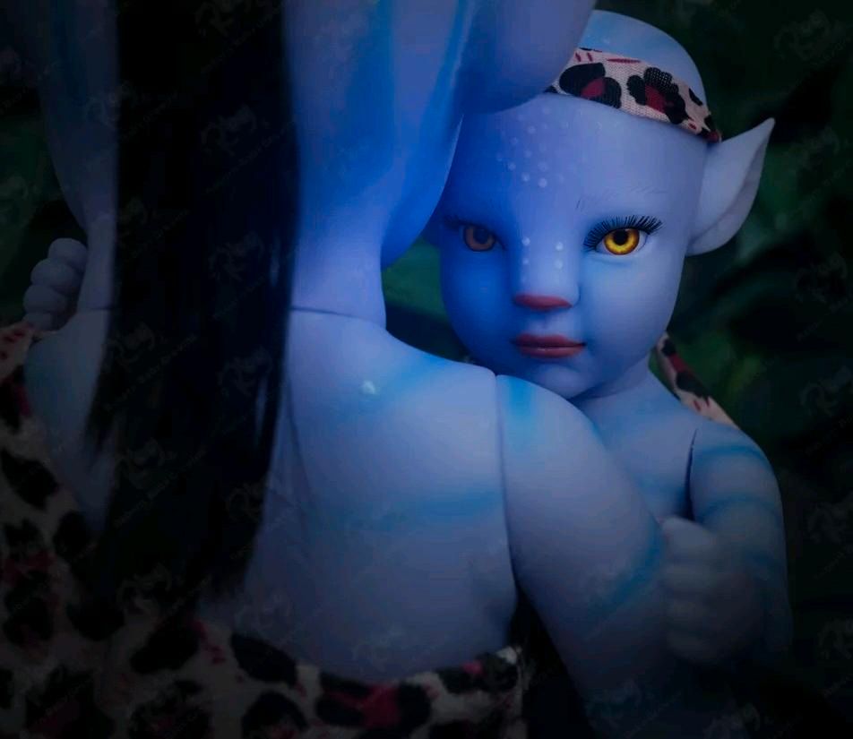 NA'VI BABY (Avatar) Life-Size-Figur 30 cm in Essen