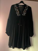 Kleid schwarz mit bunten Blümchen Sachsen - Naunhof Vorschau
