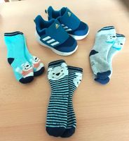 adidas Schuhe mit Klettverschluss, Gr. 22 + 3 Paar Socken Dresden - Südvorstadt-Ost Vorschau