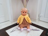 Große lebensechte Babypuppe mit Haaren  Blinzelaugen Stoffkörper Brandenburg - Großräschen Vorschau