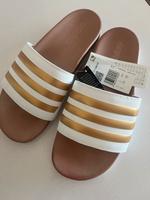 Adidas Adidilette comfort 40,5 weiß Gold Hessen - Eschborn Vorschau