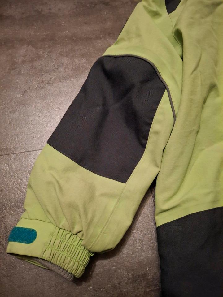 Jako o Jacke gefüttert Wind und Wasserabweisend Gr.116/122 in Harxheim