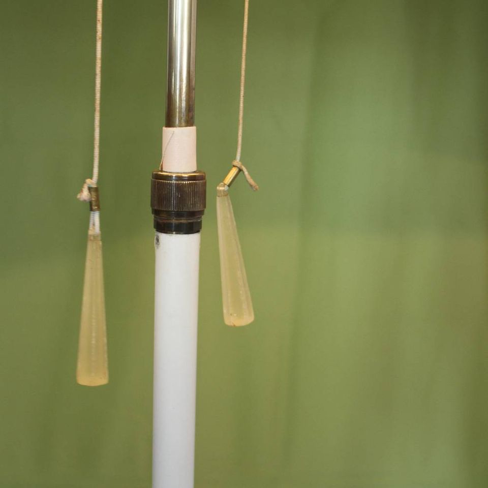 Mid Century Stehlampe mit großem Schirm in Paderborn