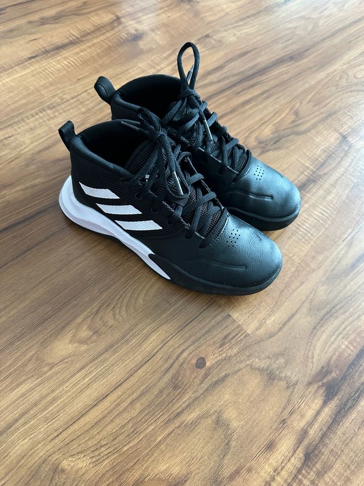 Adidas Jungen Schuhe Sneaker schwarz Gr.33 wie neu in Hannover