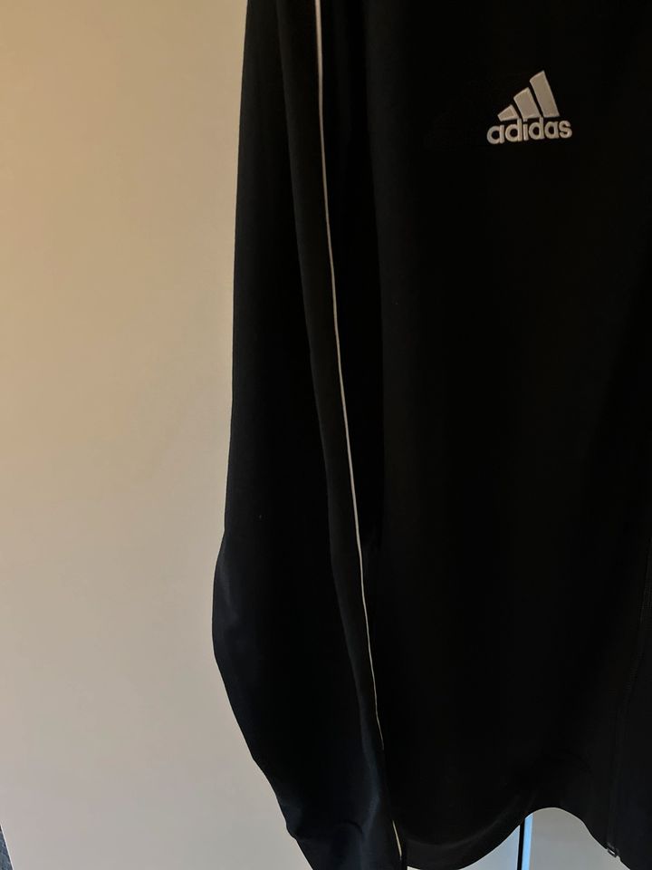 Adidas Trainingsjacke in Bremen