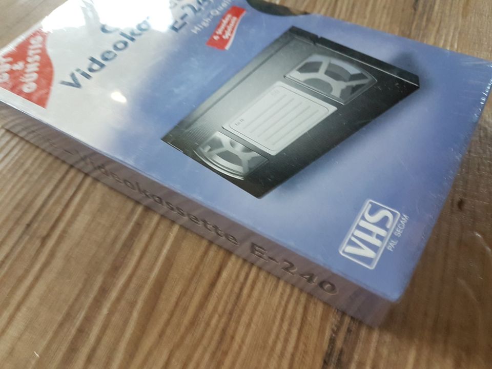 VHS Videokassette E-240 leer - NEU in Baunatal