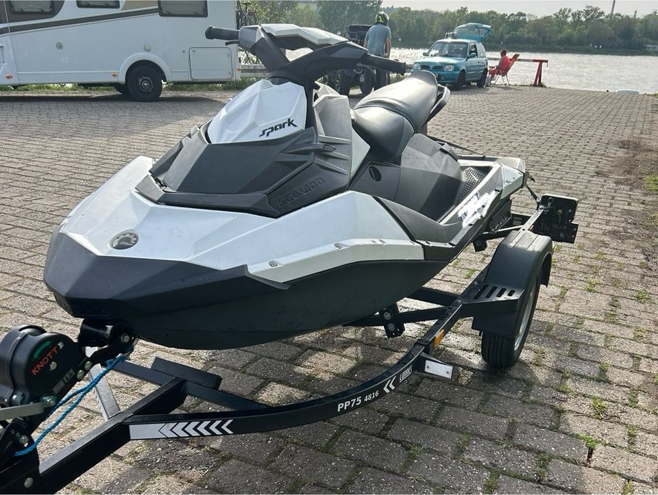 JETSKI SEADOO SPARK 3UP 90 PS - 3 w in Hattersheim am Main