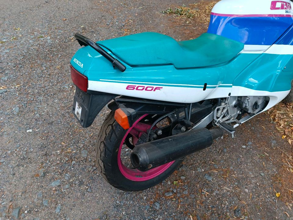 Honda CBR 600 PC23 in Taura