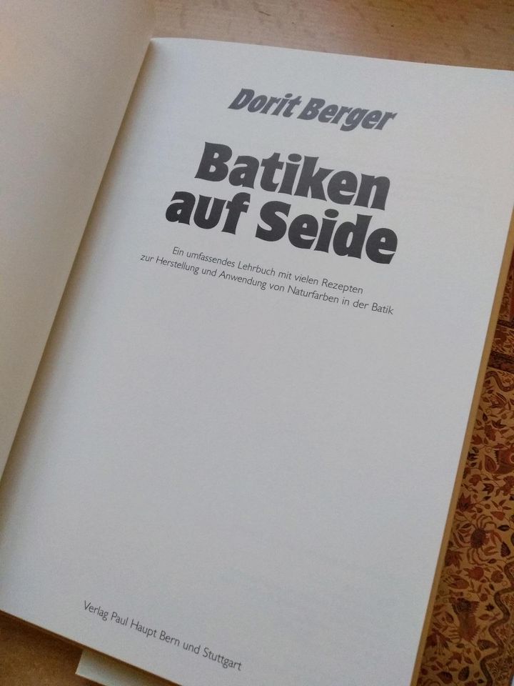 Batiken mit Naturfarben,batiken auf Seide,aus 1984/85 Berger, in Weißenburg in Bayern