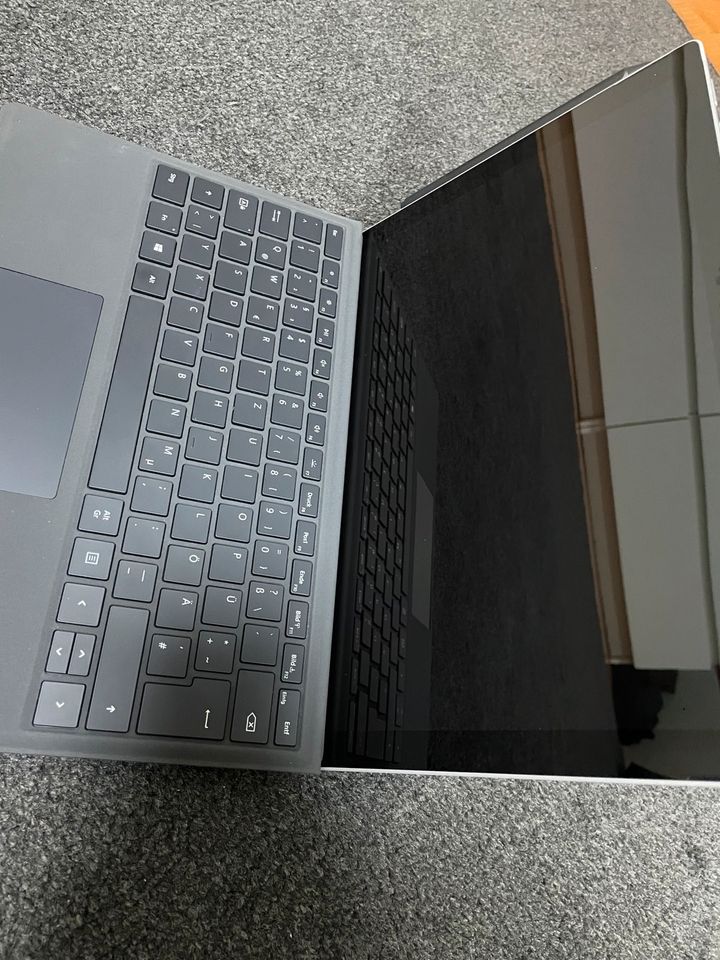 Surface Pro 7 / Laptop / Tablett in Neuss