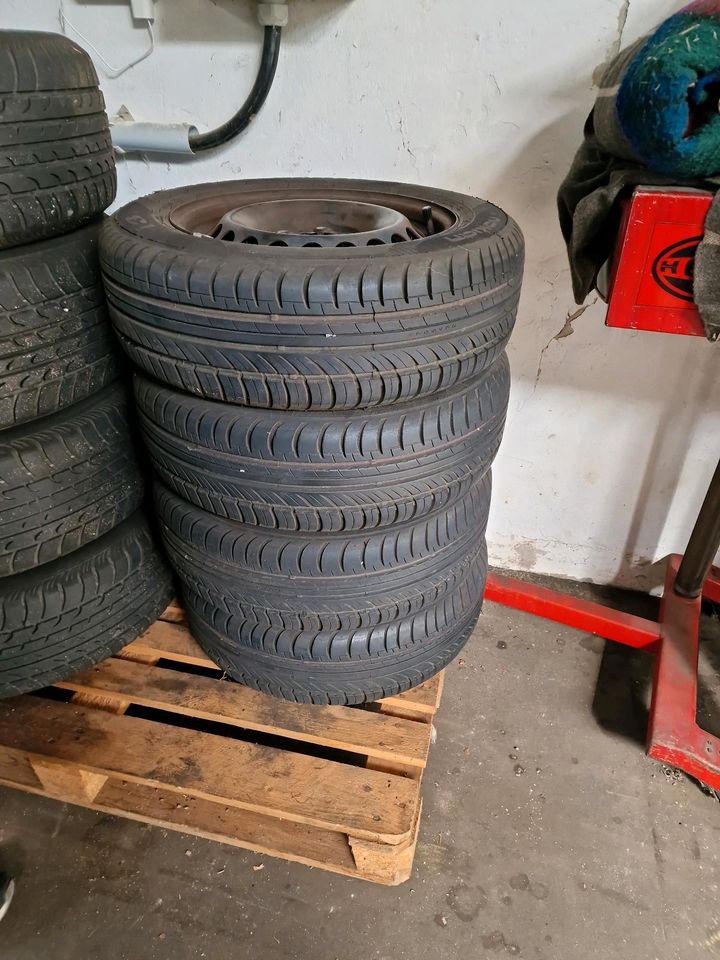 4 x 185/65R15 88T Sommerreifen auf Mercedes Stahlfelge in Bielefeld