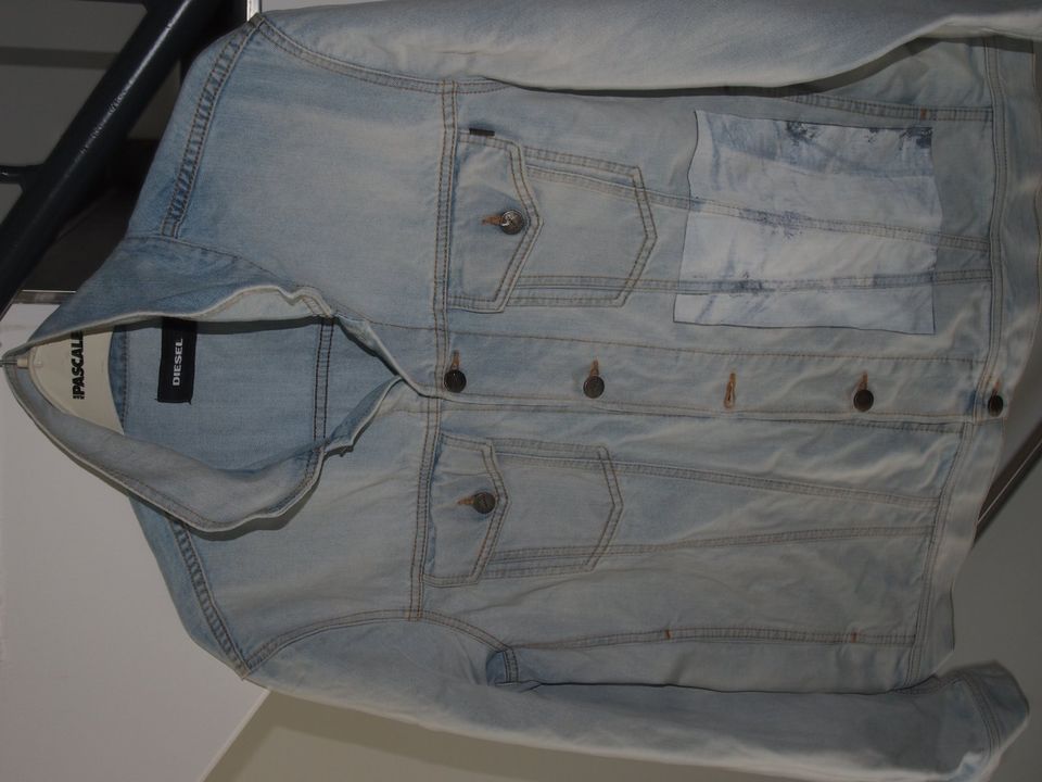 DIESEL JEANS JACKE Designer smile in life HELLBLAU Gr. XL in Hamburg