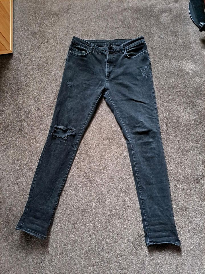 Schwarze Herrenjeans in Teltow