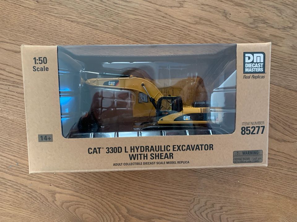 Caterpillar Bagger Modell 330D L 1:50 Diecast in Essen