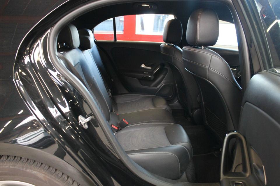 Mercedes-Benz A 180 Kamera*PDC*Alcantara*Navi*Spurhaltesystem* in Köln