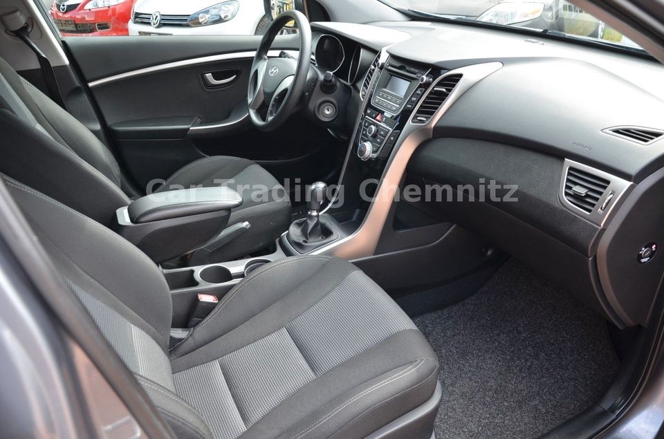 Hyundai i30 cw 1.4 Klima Tüv neu Reifen neu in Chemnitz