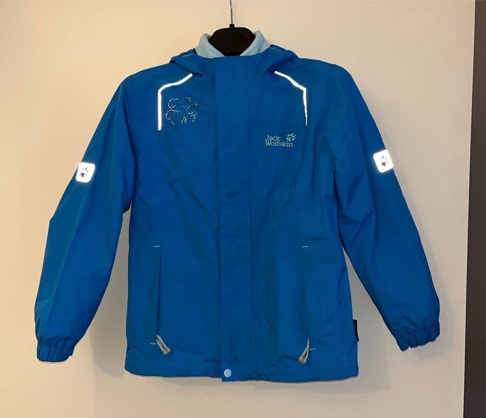 Blaue Outdoor-Jacke Gr. 140, Jack Wolfskin in Berlin