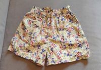 Shorts Mädchen Gr. 110 Hosen Uniqlo Blumen München - Untergiesing-Harlaching Vorschau