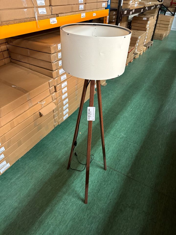 NEU Dripod Stehlampe mit Dreibein, creme in Essen