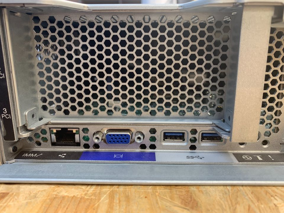 Lenovo System X3650 M5 Server in Niederzier