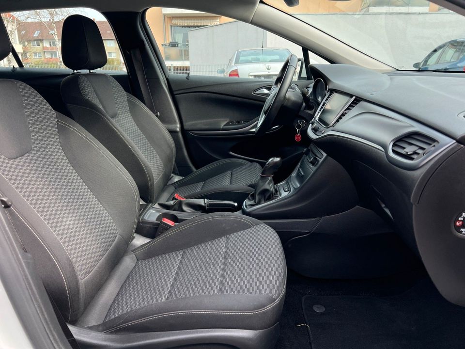 Opel Astra K Sports 1.6 Tourer Business+NAVI in Garbsen